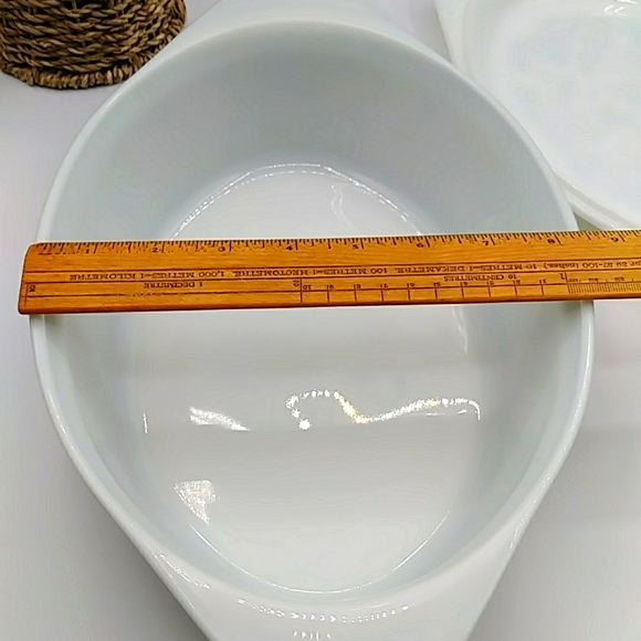 Pyrex Verde 2.5 Qt Casserole with lid. Vintage 60s & 70s in Avocado Green - Picture 8 of 12